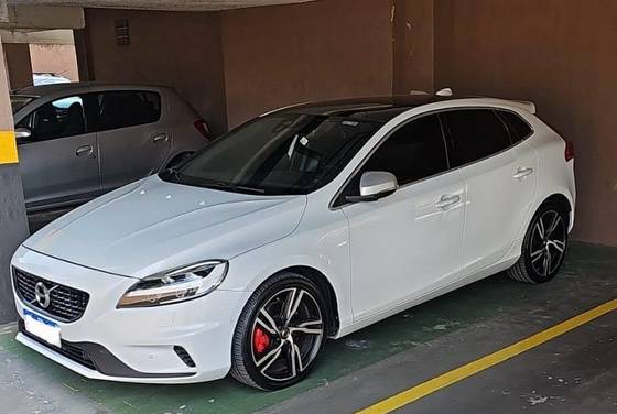 VOLVO V40 2.0 T5 R-DESIGN GASOLINA 4P AUTOMÁTICO
